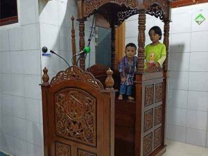 Mimbar Masjid Gresik Mewah Atap Kubah